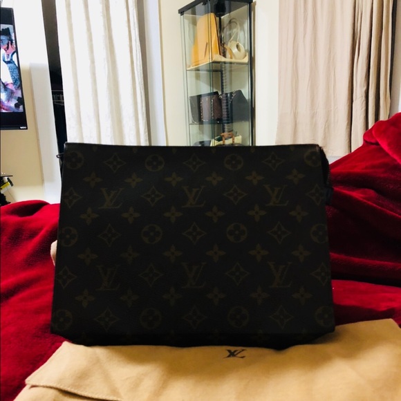 Louis Vuitton Handbags - Authentic LV Vintage Toiletry 26 Pouch